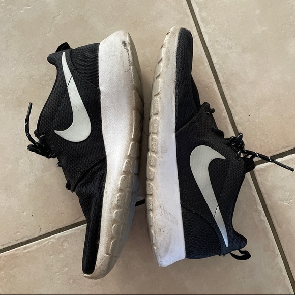 Nike Roshe runs size 7 - Picture 2 of 5